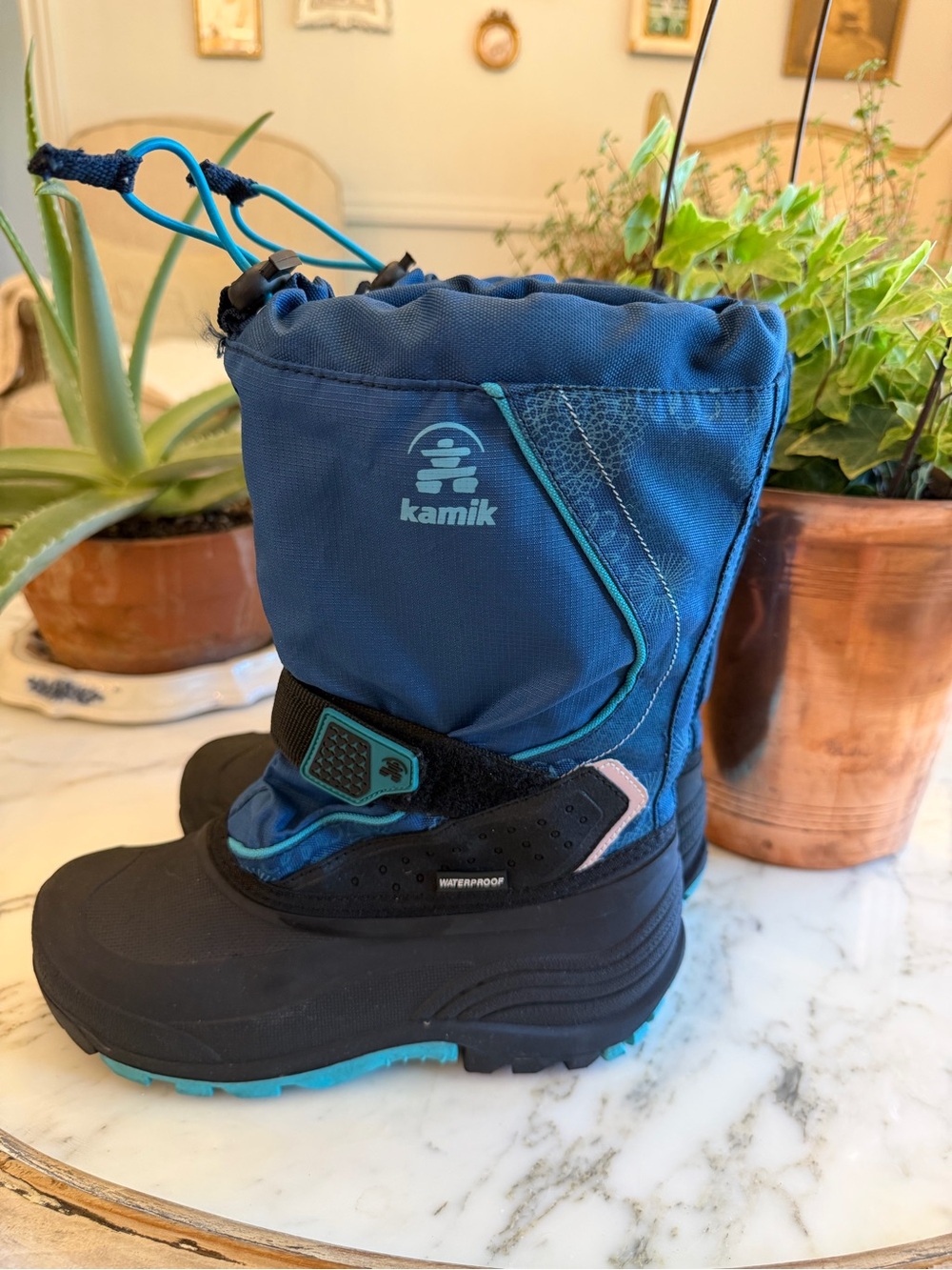 Kamik Kids Girls size 4 Navy and Teal Insulated Snow Boots